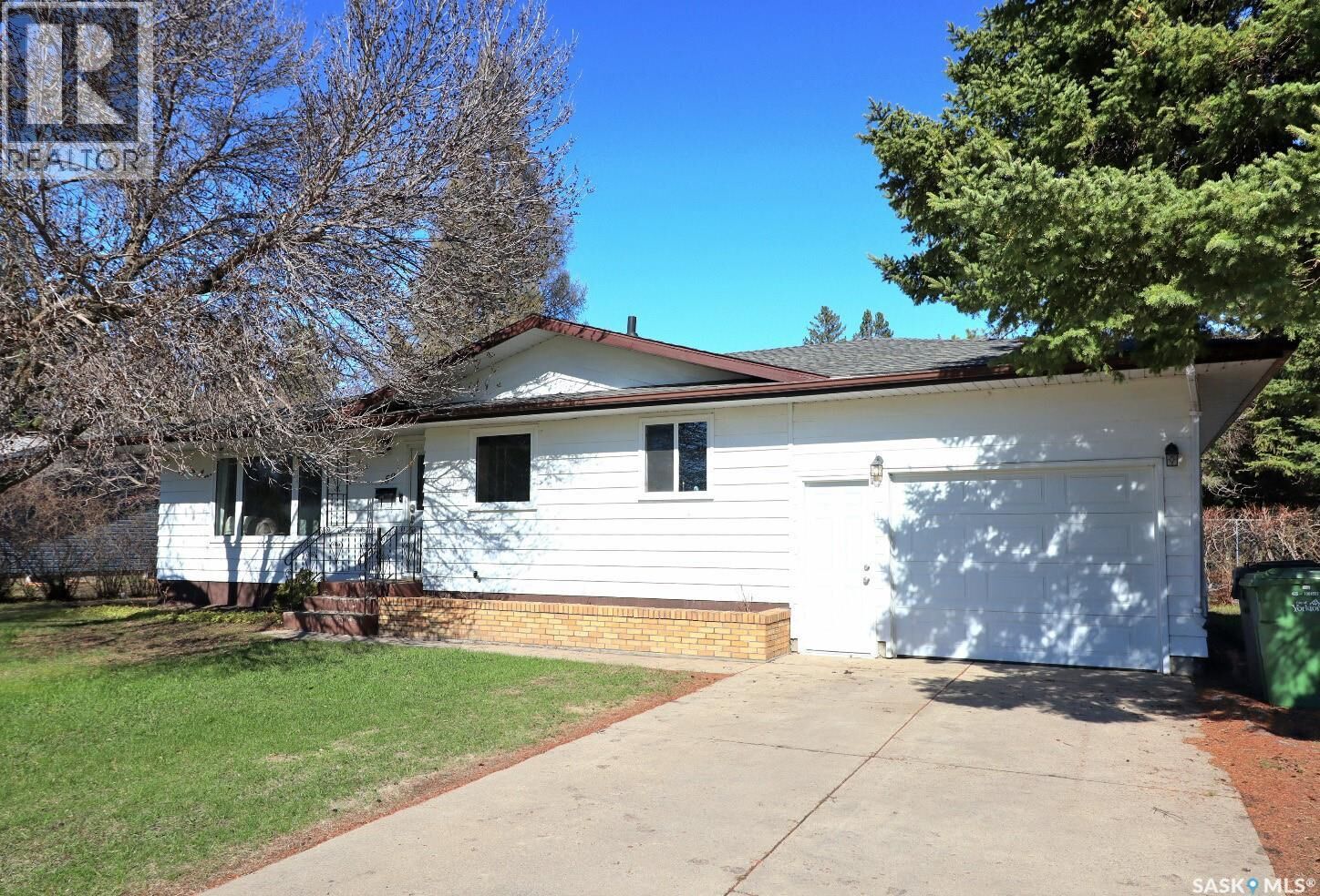 Property Photo:  59 Alexandra Avenue  SK S3N 2J6 