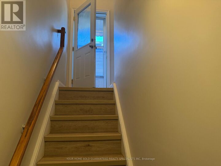 Property Photo:  15B Aurora Heights Drive  ON L4G 2W3 