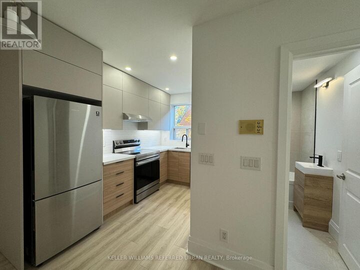 Property Photo:  823 Millwood Road 4  ON M4G 1W3 