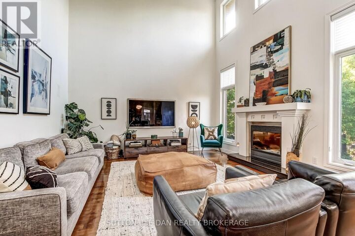 Property Photo:  369 Kingbird Court  ON N5X 4H6 