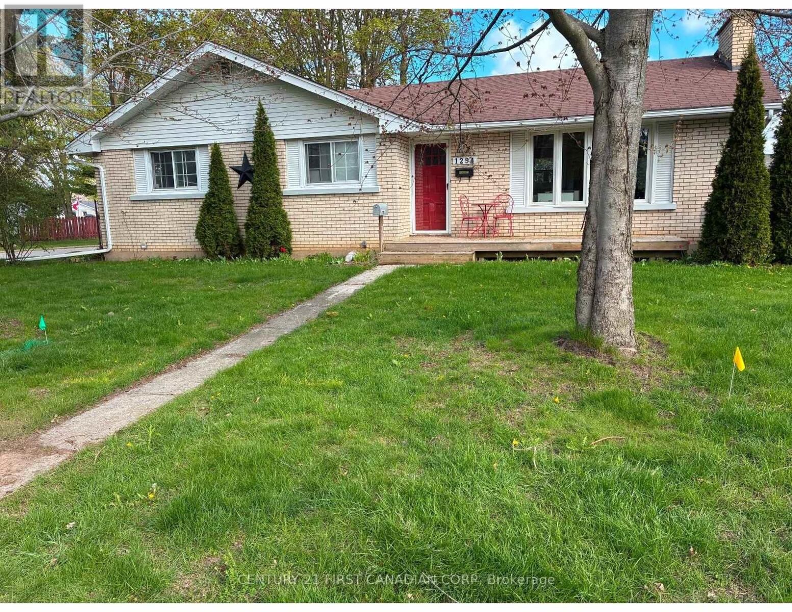 Property Photo:  1294 Hillcrest Avenue  ON N5Y 4N5 