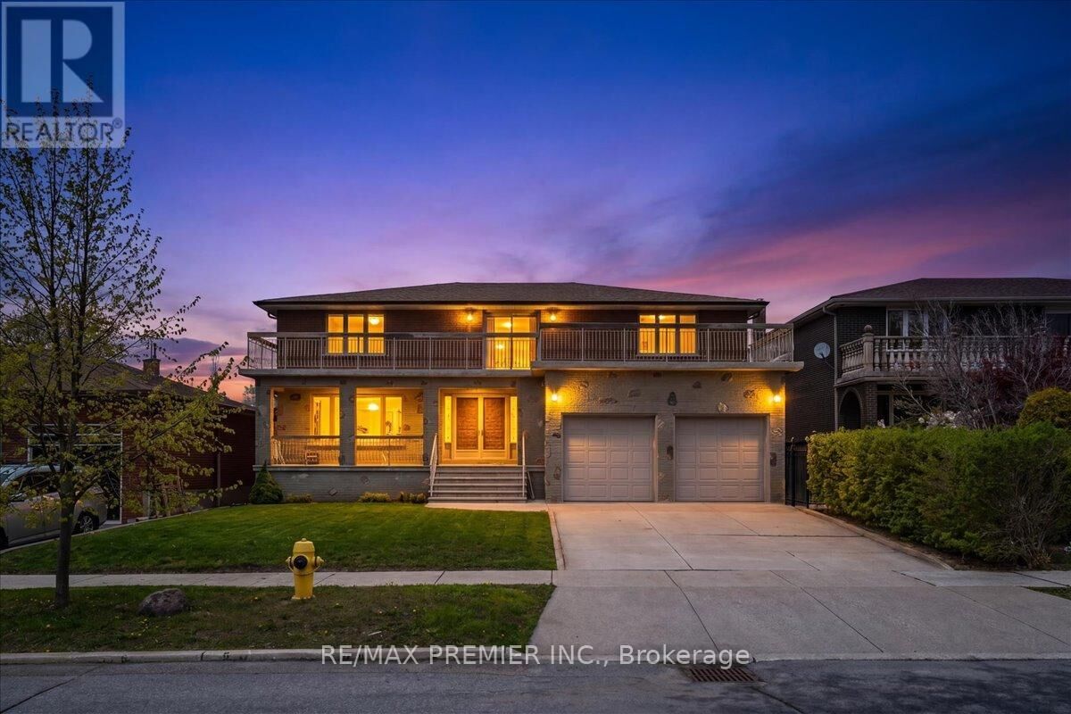 Property Photo:  100 Hallsport Crescent  ON M3M 2K6 