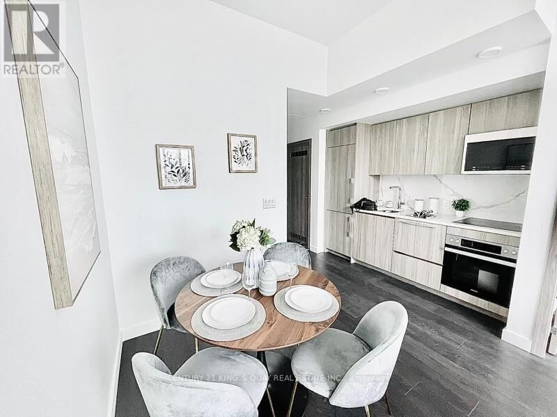 Property Photo:  38 Widmer Street 5105  ON M5V 0P7 