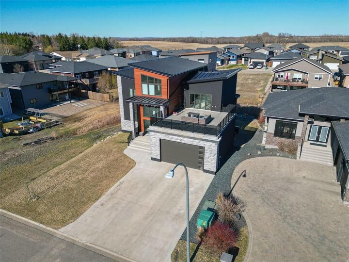 Property Photo:  2 Oakview Street  MB R7C 0C6 