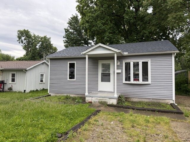 Property Photo:  1981 W Cushing Street  IL 62526 