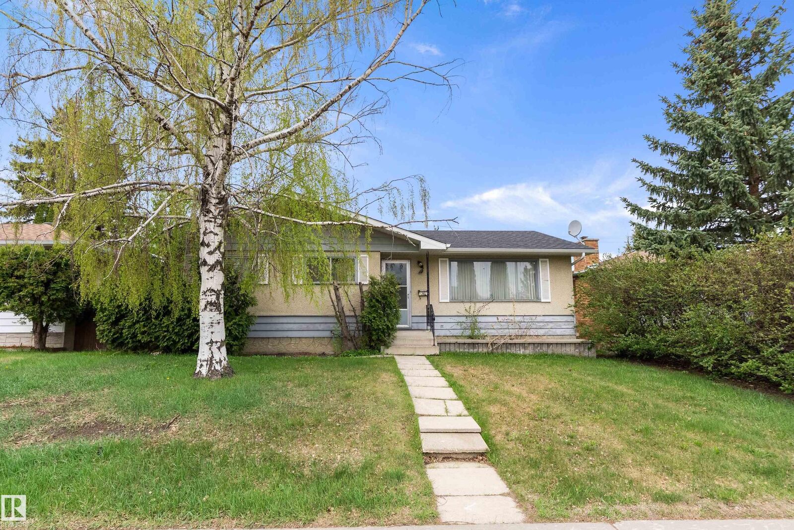 Property Photo:  13812 63 Street NW  AB T5A 1R3 