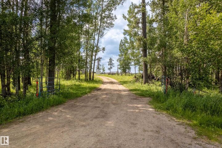 Property Photo:  11517 Twp Rd 541A  AB T0E 1S0 