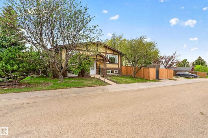 Property Photo:  5116 55 Street  AB T4X 1E1 