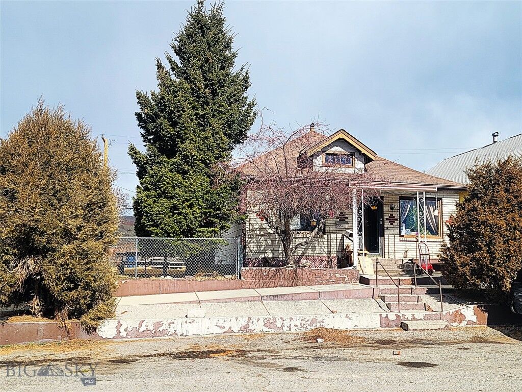 Property Photo:  2211 Walnut Street  MT 59701 
