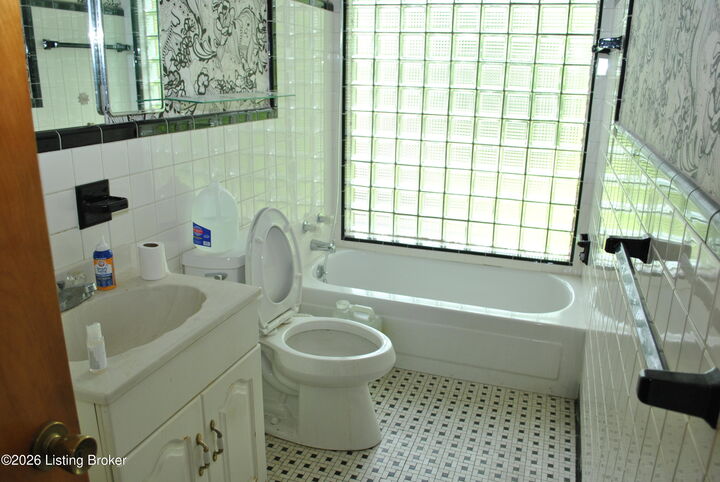 Property Photo:  5337 Lost Trail  KY 40214 