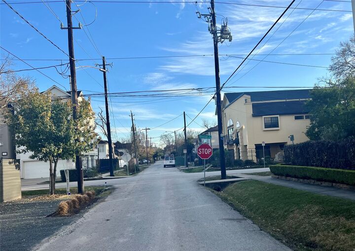 Property Photo: 417 Malone Street TX 77007