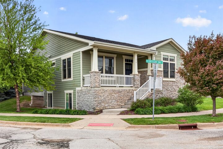 Property Photo:  570 S Crescent Way  IA 50266 