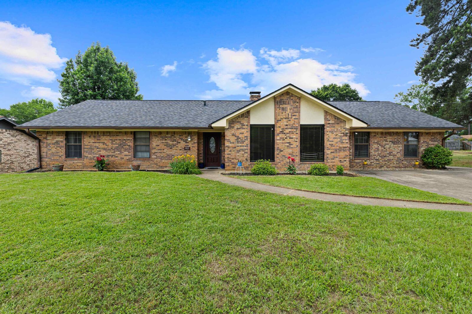 Property Photo:  302 Cheryl St.  TX 75604 