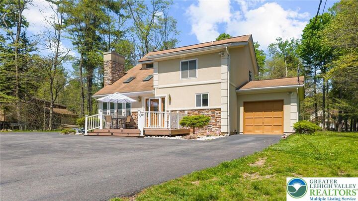 Property Photo:  111 Sir Lyonnesse Court  PA 18347 