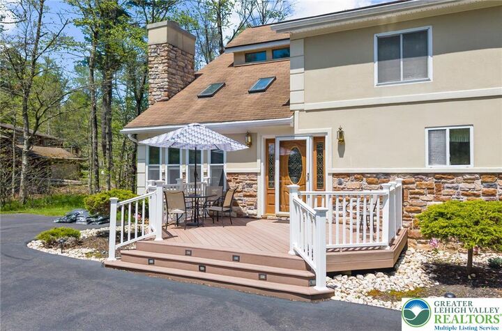 Property Photo:  111 Sir Lyonnesse Court  PA 18347 
