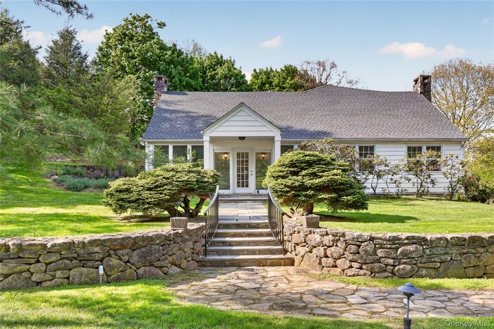 Property Photo:  6 Raven Way  NY 10570 