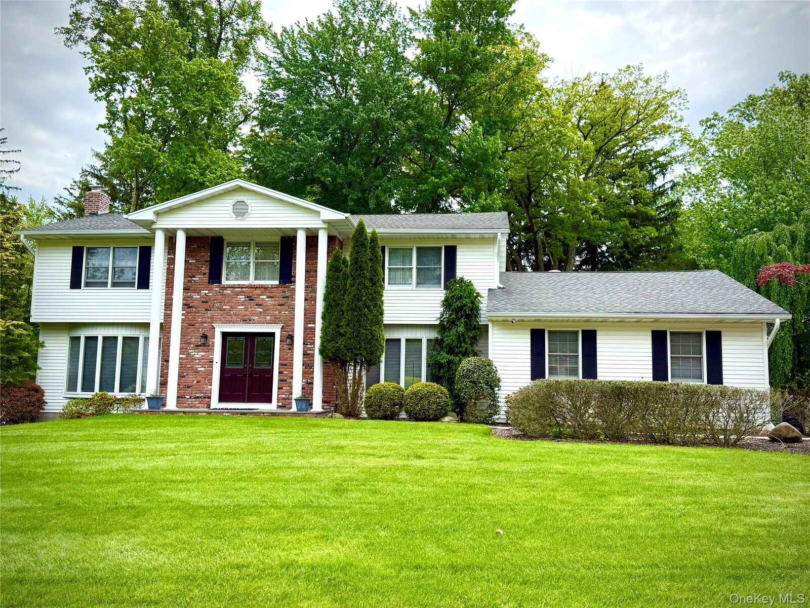 Property Photo:  27 Rochelle Drive  NY 10956 