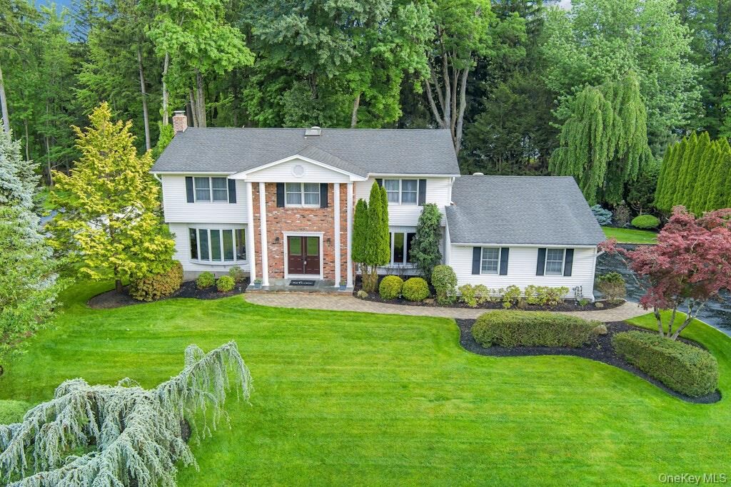 Property Photo:  27 Rochelle Drive  NY 10956 