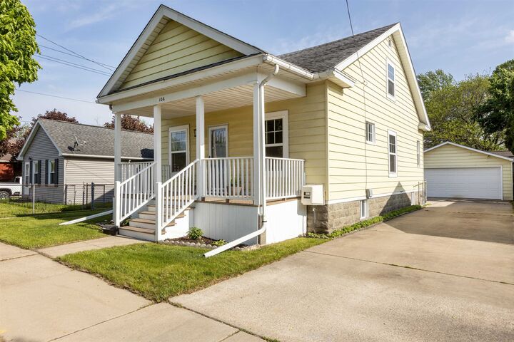 Property Photo: 106 E North Union MI 48706