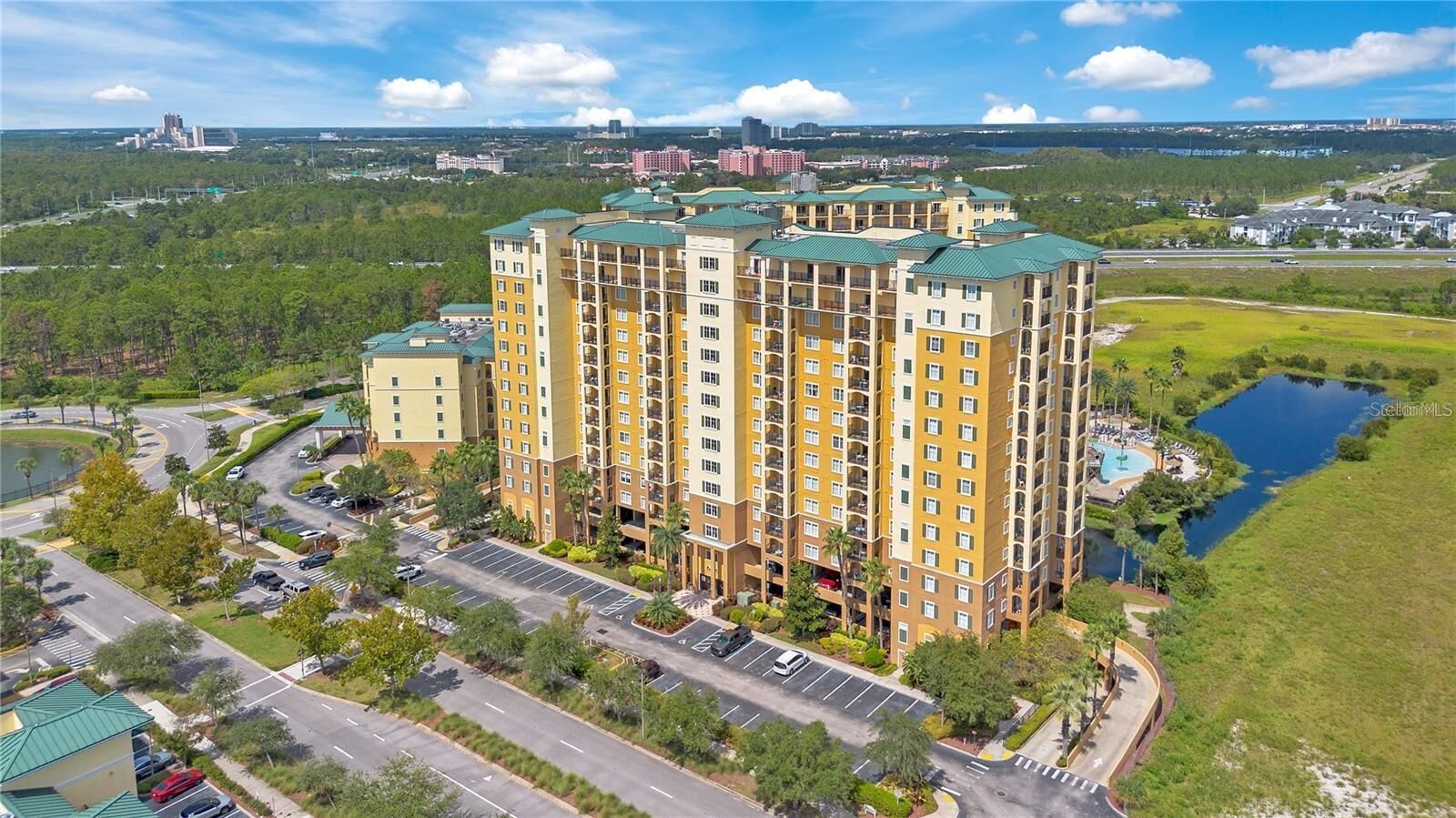 Property Photo:  8101 Resort Village Drive 3905  FL 32821 