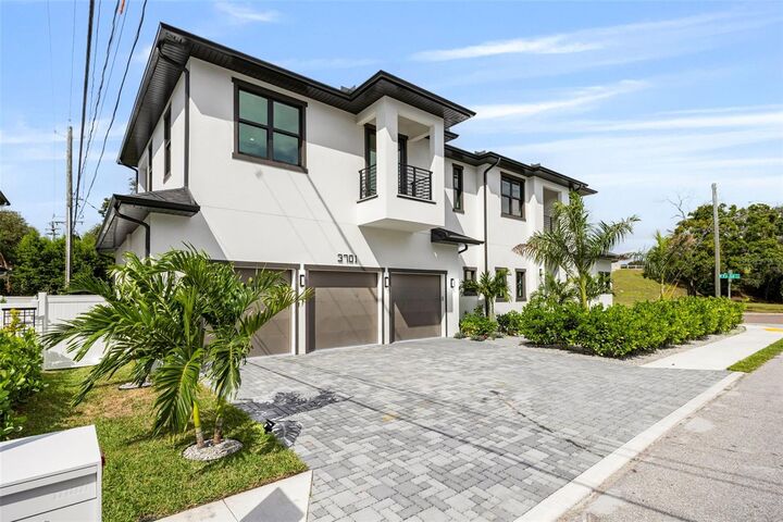 Property Photo:  3701 S Lynwood Avenue  FL 33611 