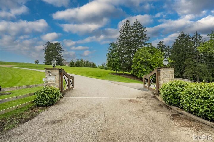 Property Photo:  9 Bridle Ridge Lane  MO 63131 