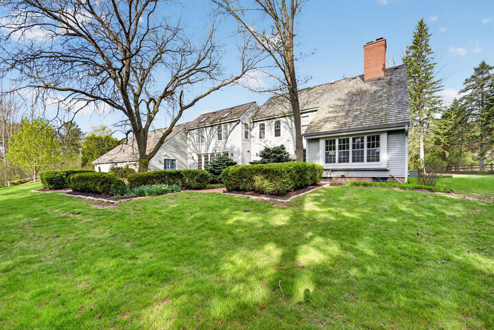 Property Photo:  125 W Glenview Ct  WI 53092 