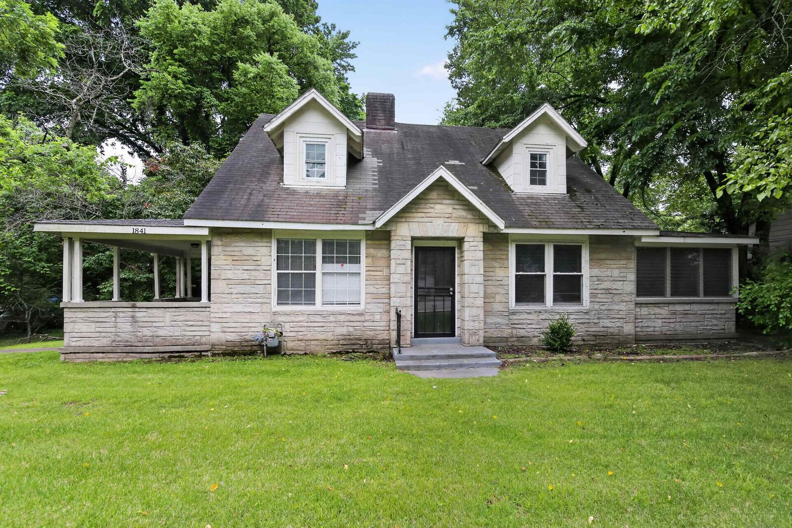 Property Photo: 1841 James Rd TN 38127