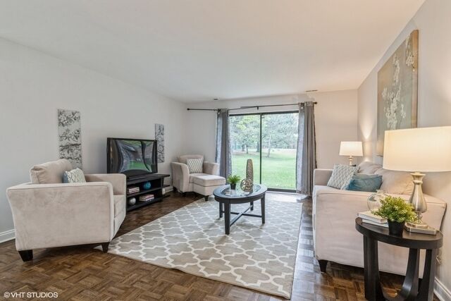 Property Photo:  