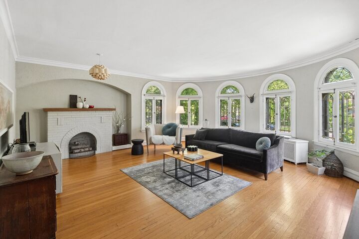 Property Photo:  1114 Dobson Street  IL 60202 