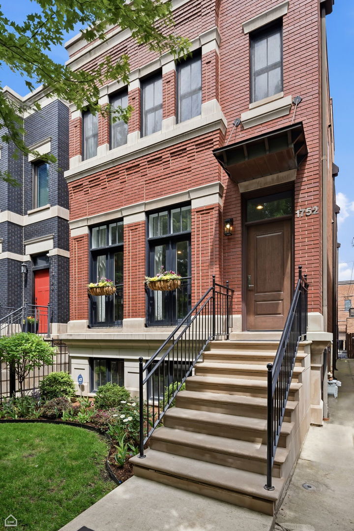 Property Photo:  1752 W Erie Street  IL 60622 