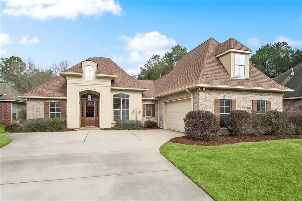 Property Photo: 829 Sand Fox Run LA 70447