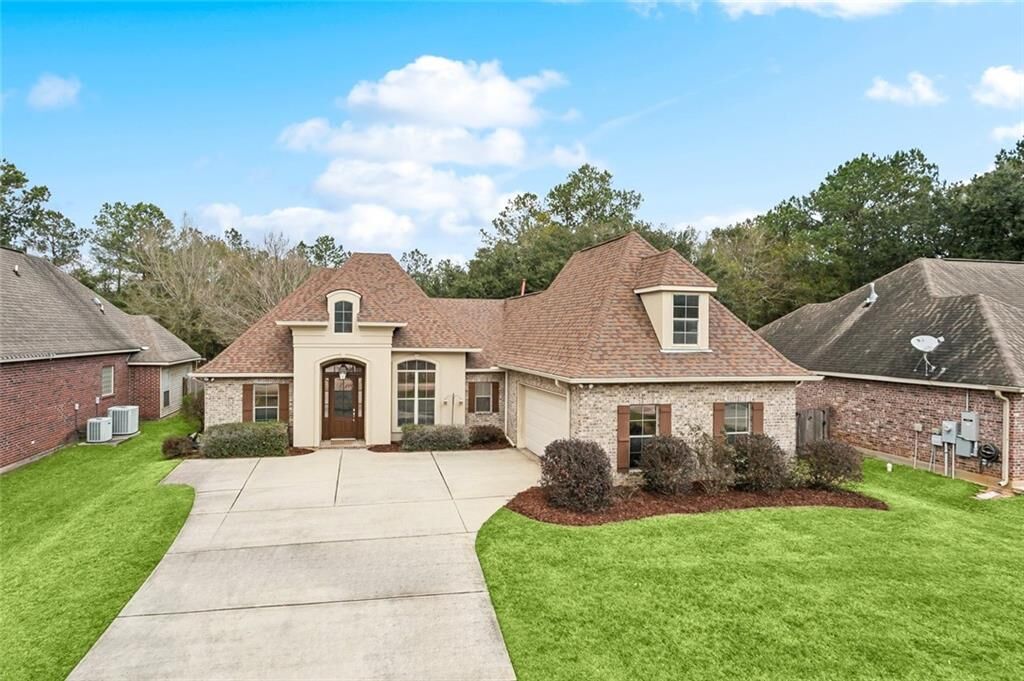 Property Photo: 829 Sand Fox Run LA 70447