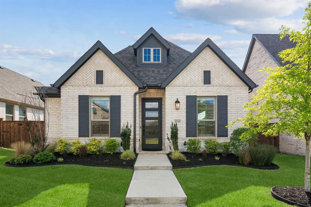 Property Photo: 8540 Bankside TX 75056