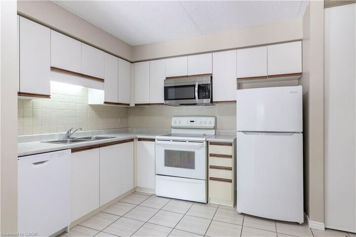Property Photo: 266 Overlea Drive 305 ON N2M 5N2