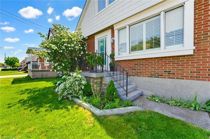 Property Photo: 140 Parkdale Avenue S ON L8K 3P4