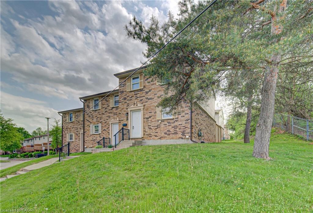 Property Photo:  175 Cedar Street 26  ON N1S 4X9 