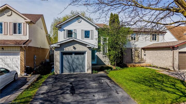 Property Photo:  35 Camrose Court  ON N2M 5J3 