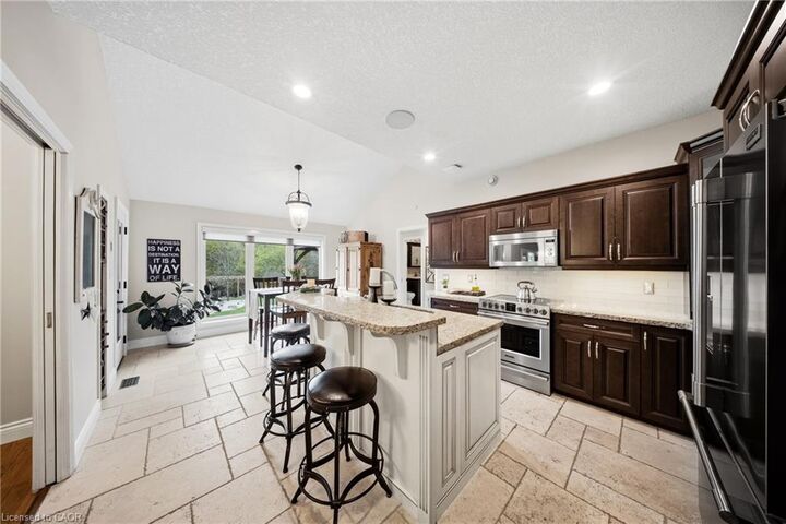 Property Photo:  1 McDonald Place  ON N0B 1W0 