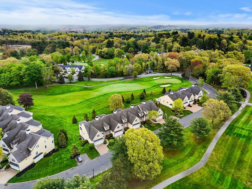 Property Photo:  9 Muirfield Cir 9  MA 01810 