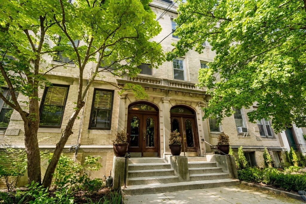 Property Photo:  61 Longwood Ave 1  MA 02446 