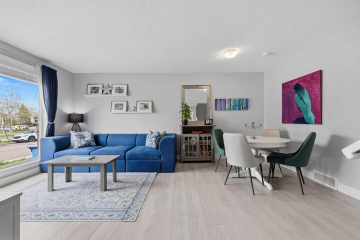 Property Photo:  160 Silvergrove Hill NW  AB T3B 4Z5 