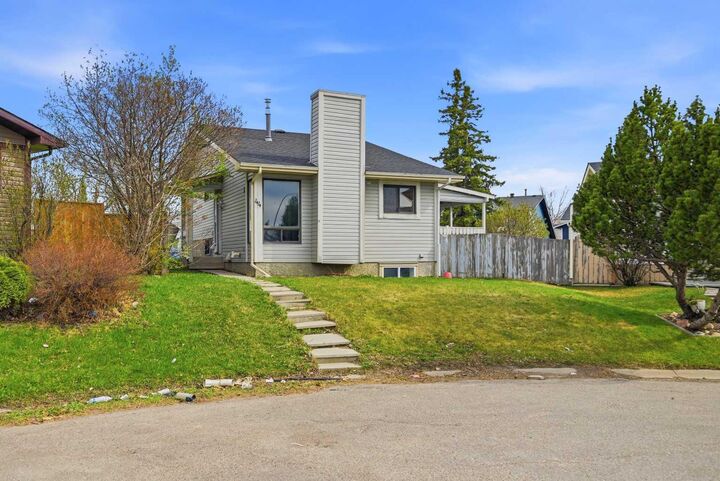 44 Castleridge Close NE — photo 1