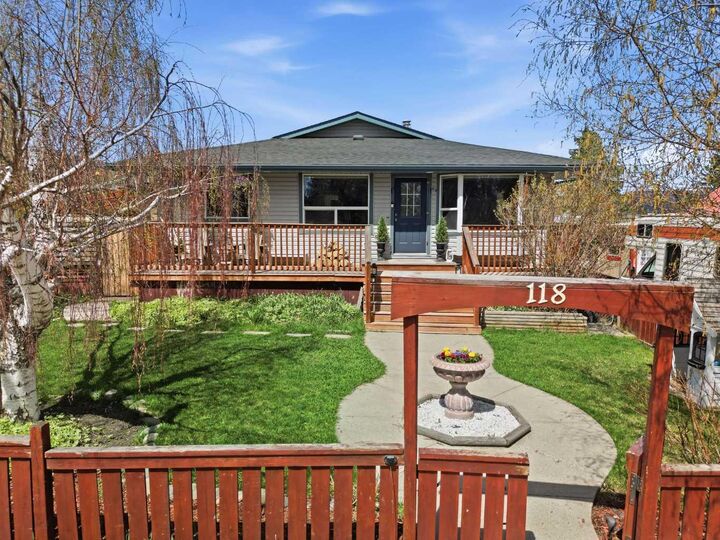 Property Photo:  118 Frontenac Avenue NW  AB T0L 2A0 