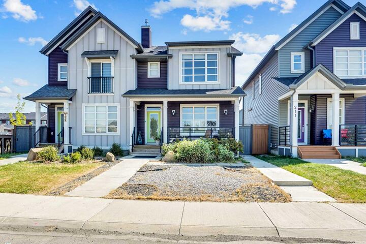 215 Savanna Parade NE — photo 1