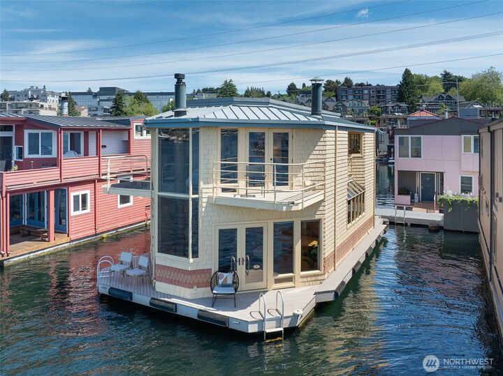 Property Photo:  10 E Roanoke Street 8  WA 98102 