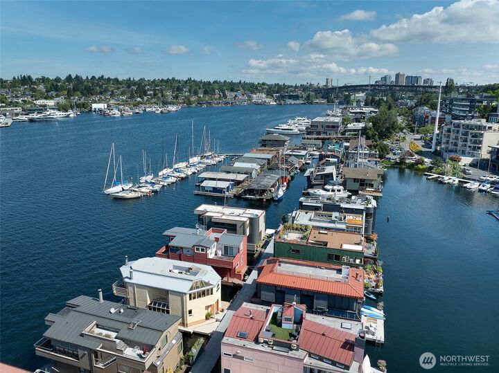 Property Photo:  10 E Roanoke Street 8  WA 98102 