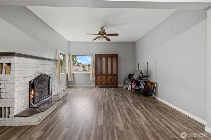 Property Photo:  824  Borseth Street  WA 98284 