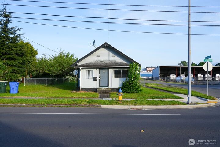 Property Photo:  301 S Gold Street  WA 98531 