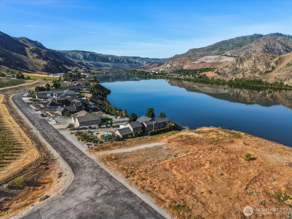 Property Photo:  33 S Shore Drive  WA 98843 